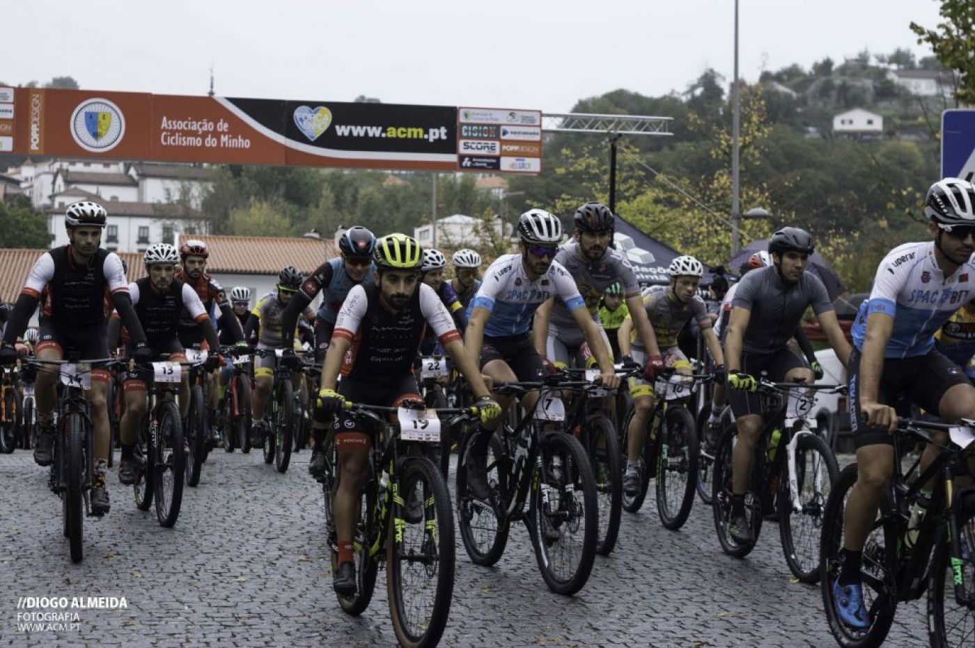 Luís Ferreira e Daniela Pereira dominaram a Maratona BTT de Paredes de Coura