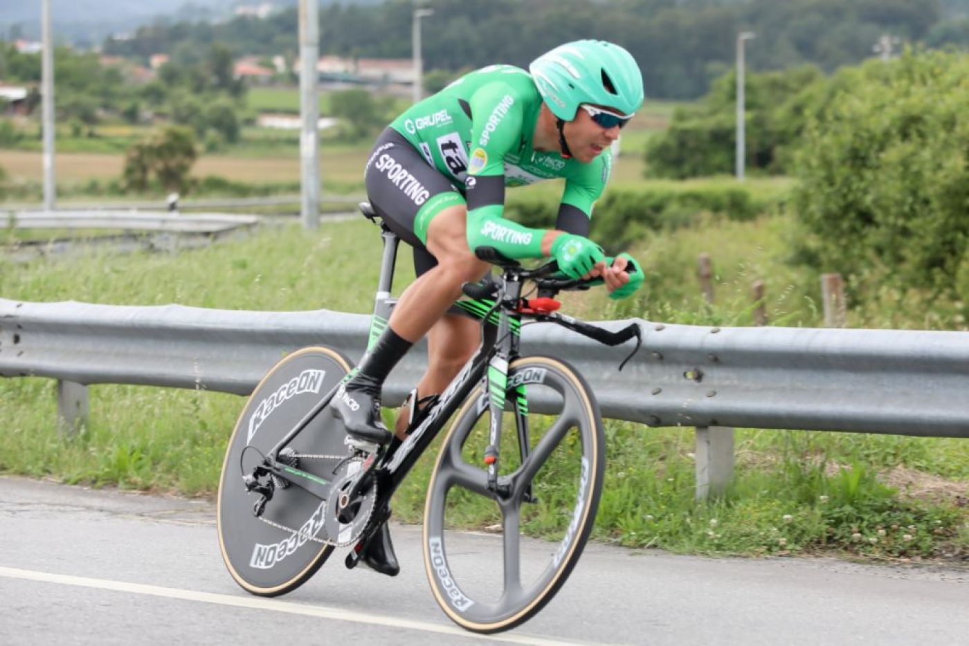Aleksandr Grigorev vence contrarrelógio e arrebata amarela