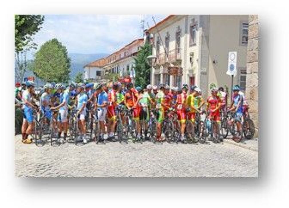 Ciclistas de Portugal, Bélgica, Colômbia e Espanha pedalam rumo ao Grande Prémio do Minho